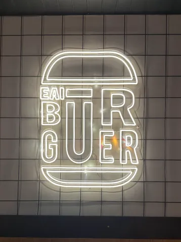 05_PROJETOS_Corporativos_img_eai burguer_358x477px-18